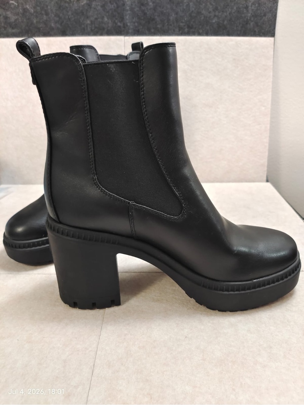 NWOB Calvin Klein Women's Fayth Buckled Block Heel Lug Sole Booties Black Sz11 M - Picture 6 of 8